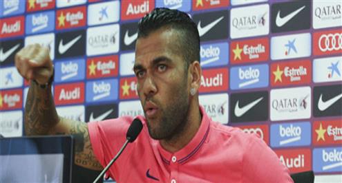 ألفيش يقبل عرض التجديد ويستمر لموسمين في صفوف برشلونة